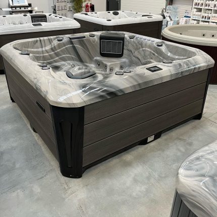 Джакузі Superior Spa Barcelona Odyssey у шоурумі — сірий колір з мармуровим ефектом